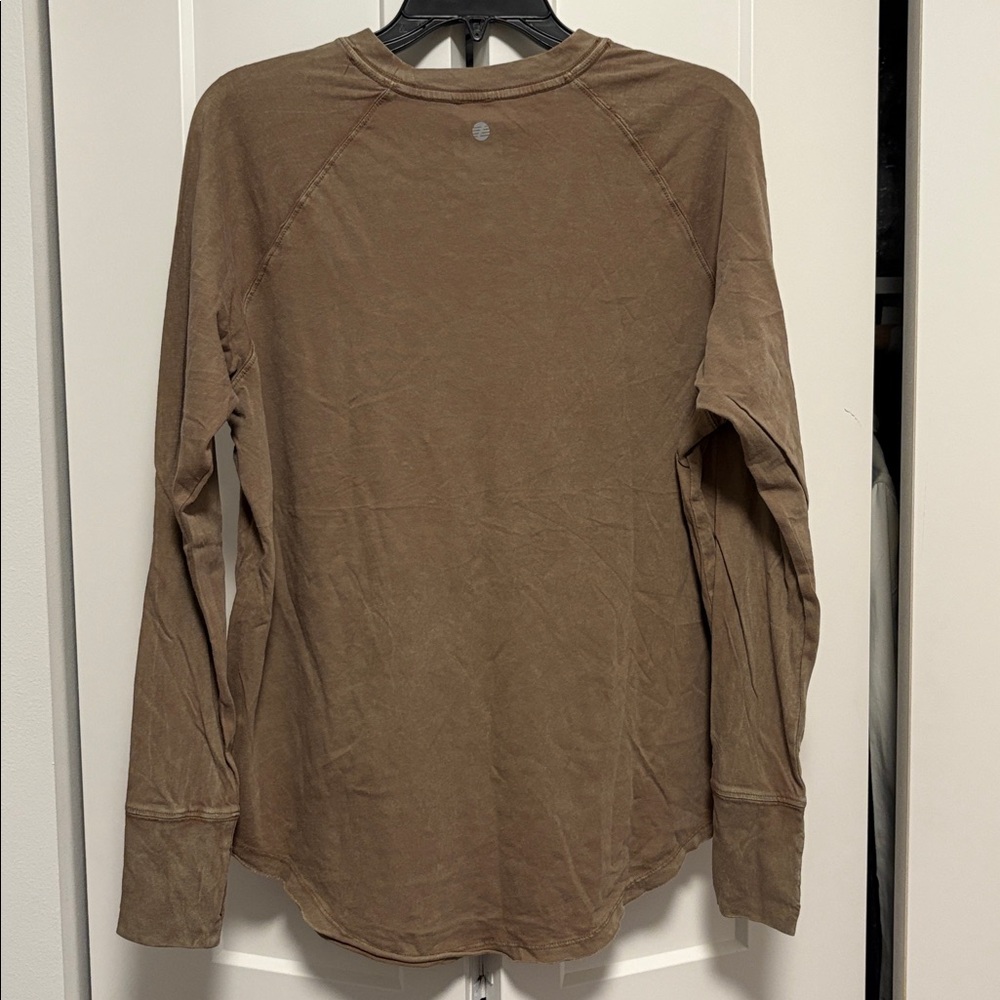 NEW [Zella] Relaxed Washed 2.0 Long Sleeve Athletic Slub Tee Olive Women’s Small - Picture 8 of 11